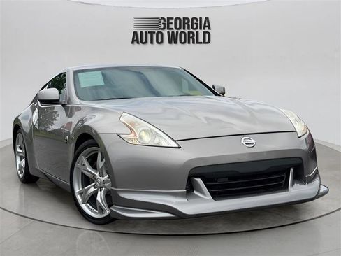 Used 2009 Nissan 370Z Coupe w/ Sport Pkg RWD image 2