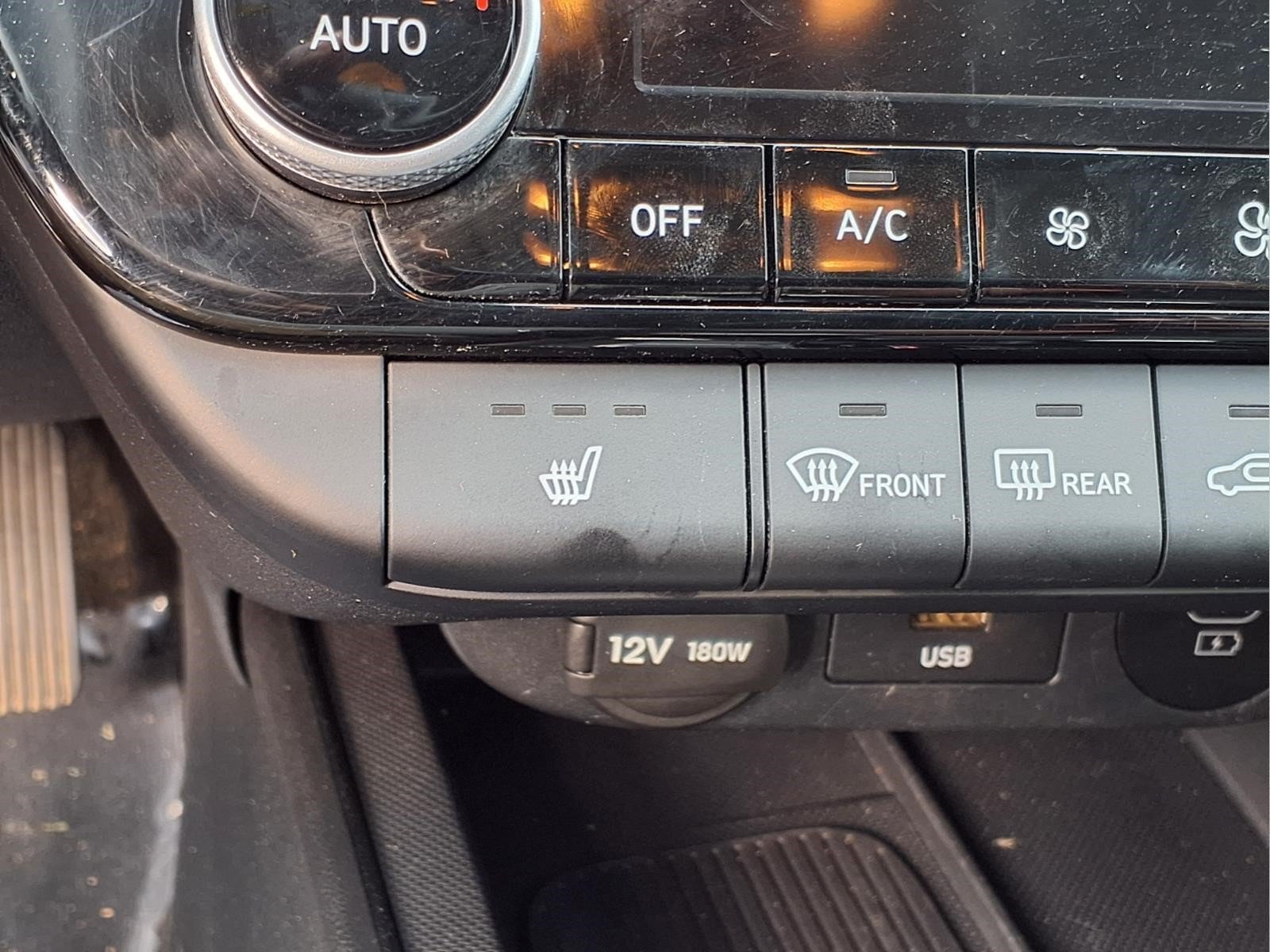 Used 2025 Hyundai Elantra SEL FWD image 13