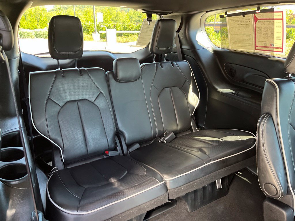 Used 2025 Chrysler Pacifica Limited FWD image 26