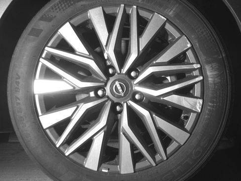 Used 2025 Nissan Altima 2.5 SV FWD image 13