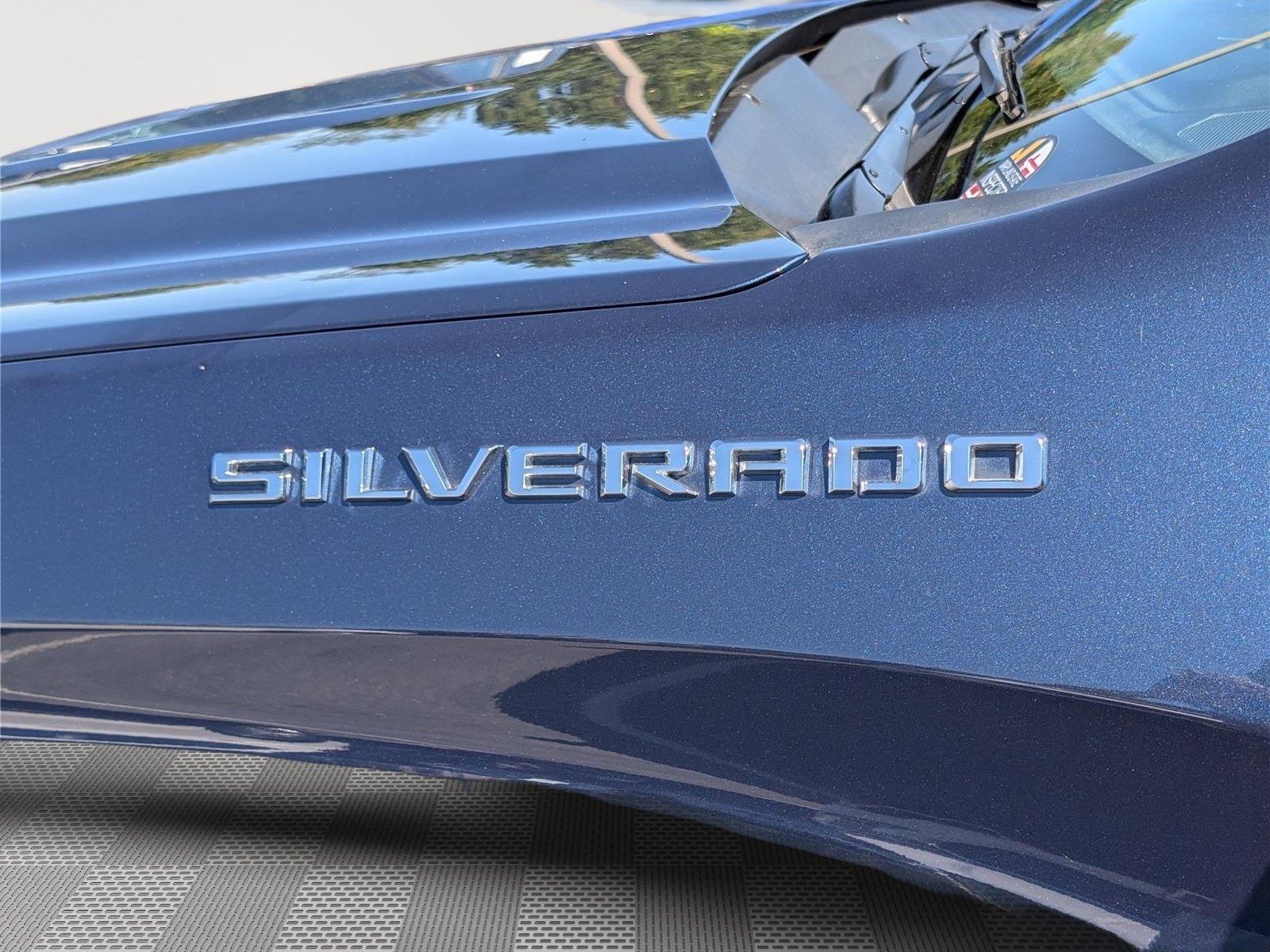 Used 2023 Chevrolet Silverado 1500 LT AWD/4WD image 9