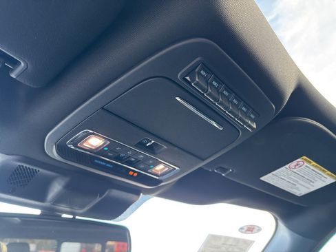 Used 2023 Ford F350 Platinum w/ FX4 Off-Road Package image 31