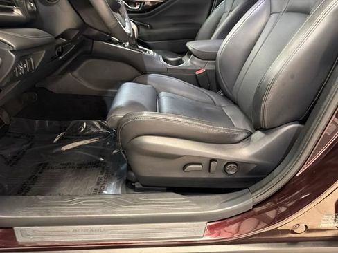 Used 2025 Subaru Outback Limited AWD/4WD image 11