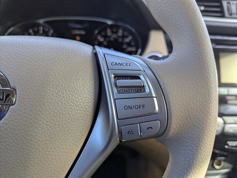 Used 2015 Nissan Rogue SV image 13