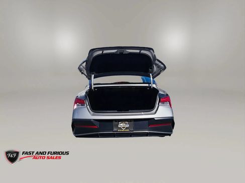 Used 2025 Hyundai Elantra Limited FWD image 8