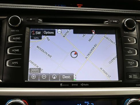 Used 2019 Toyota Highlander XLE AWD/4WD image 29