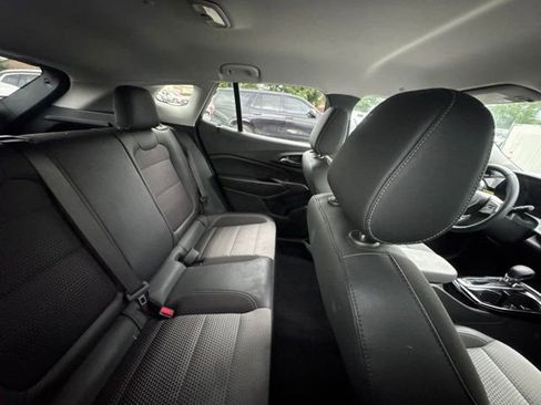 Used 2025 Chevrolet Trax LT w/ LT Convenience Package FWD image 13