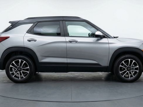 Used 2025 Chevrolet TrailBlazer LT image 11