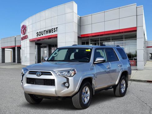Used 2024 Toyota 4Runner SR5 image 2