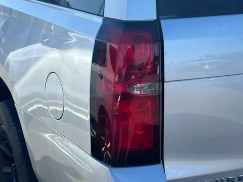 Used 2018 Chevrolet Suburban LT AWD/4WD image 20