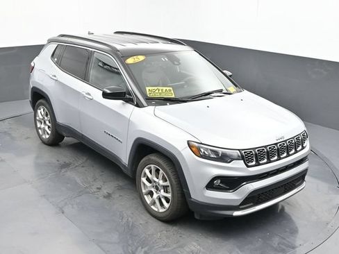 Used 2025 Jeep Compass Limited AWD/4WD image 39