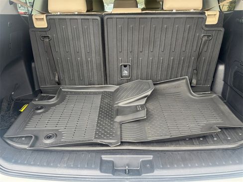 Used 2024 Toyota Highlander XLE image 16