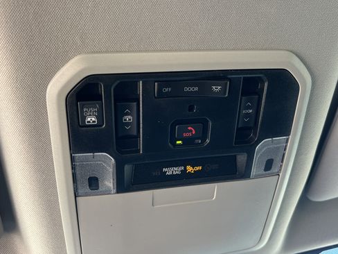 Used 2024 Toyota Tundra Limited image 33