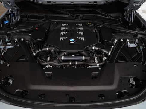 Used 2023 BMW 760i xDrive image 34