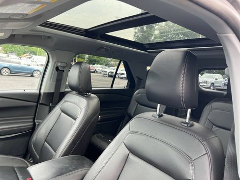 Used 2024 Ford Explorer XLT w/ Equipment Group 202A AWD/4WD image 4