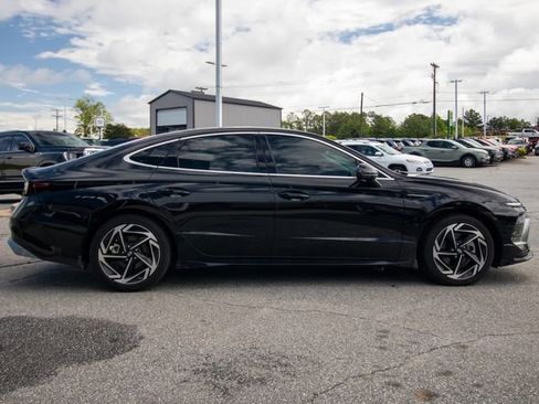 Used 2024 Hyundai Sonata SEL w/ Convenience Package FWD image 12