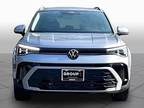New 2026 Volkswagen Taos SE FWD image 3