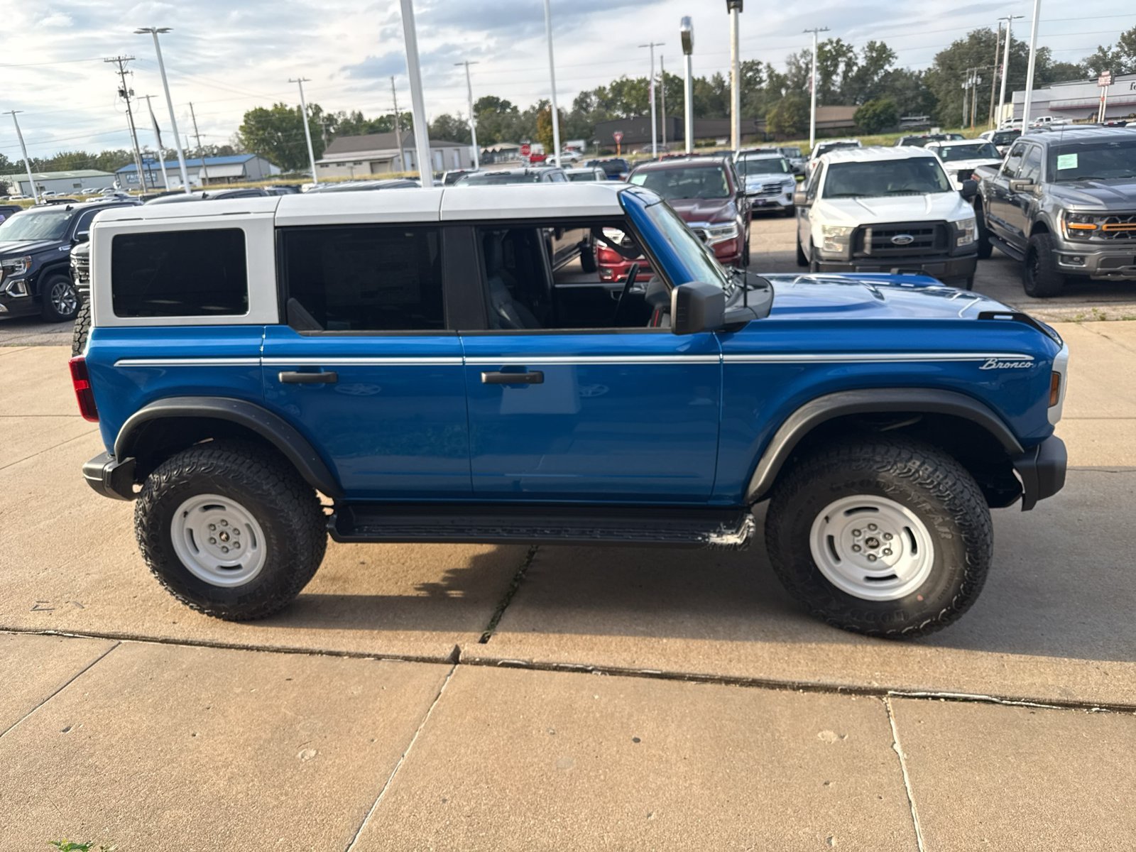 New 2026 Ford Bronco Heritage Edition AWD/4WD image 5
