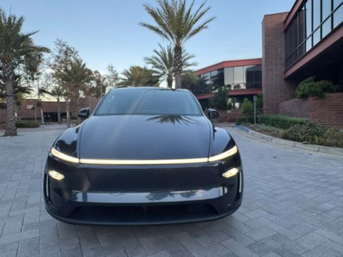 Used 2026 Tesla Model Y Long Range RWD image 4