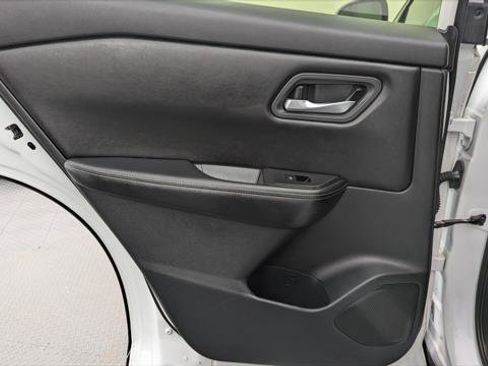 Used 2024 Nissan Rogue SV AWD/4WD image 16
