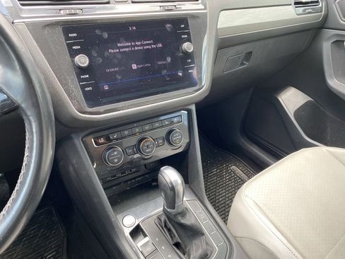 Used 2019 Volkswagen Tiguan SE w/ Panoramic Sunroof Package FWD image 8