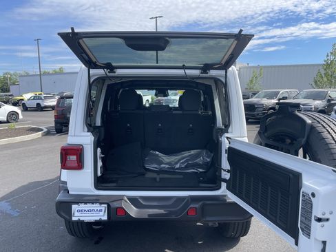 Certified 2025 Jeep Wrangler Unlimited Sahara AWD/4WD image 24