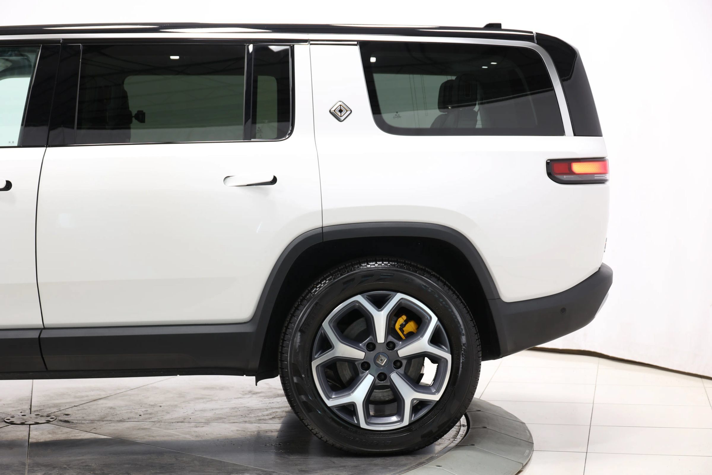 Used 2024 Rivian R1S Adventure Quad AWD/4WD image 10