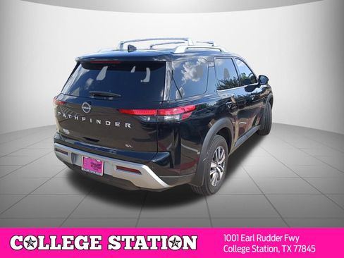 Used 2024 Nissan Pathfinder SL FWD image 3