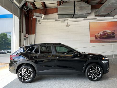 Used 2026 Chevrolet Trax RS w/ Sunroof Package FWD image 11