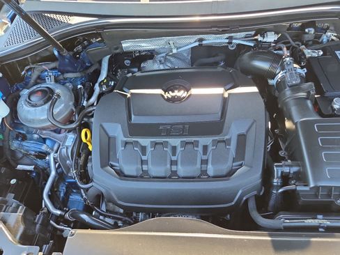 Used 2018 Volkswagen Tiguan SE AWD/4WD image 17