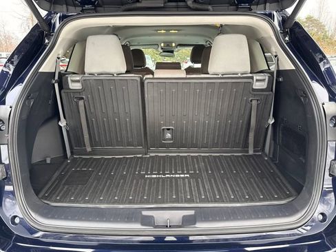 Used 2024 Toyota Highlander LE image 13