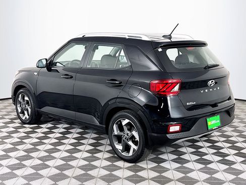 Used 2024 Hyundai Venue SEL FWD image 6