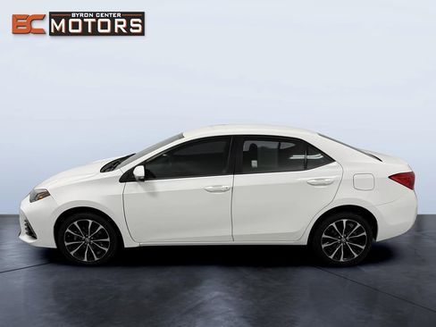 Used 2018 Toyota Corolla SE image 3