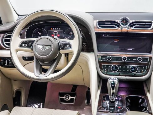 Used 2021 Bentley Bentayga AWD/4WD image 19