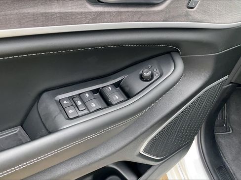 New 2026 Jeep Grand Cherokee Limited Reserve AWD/4WD image 17