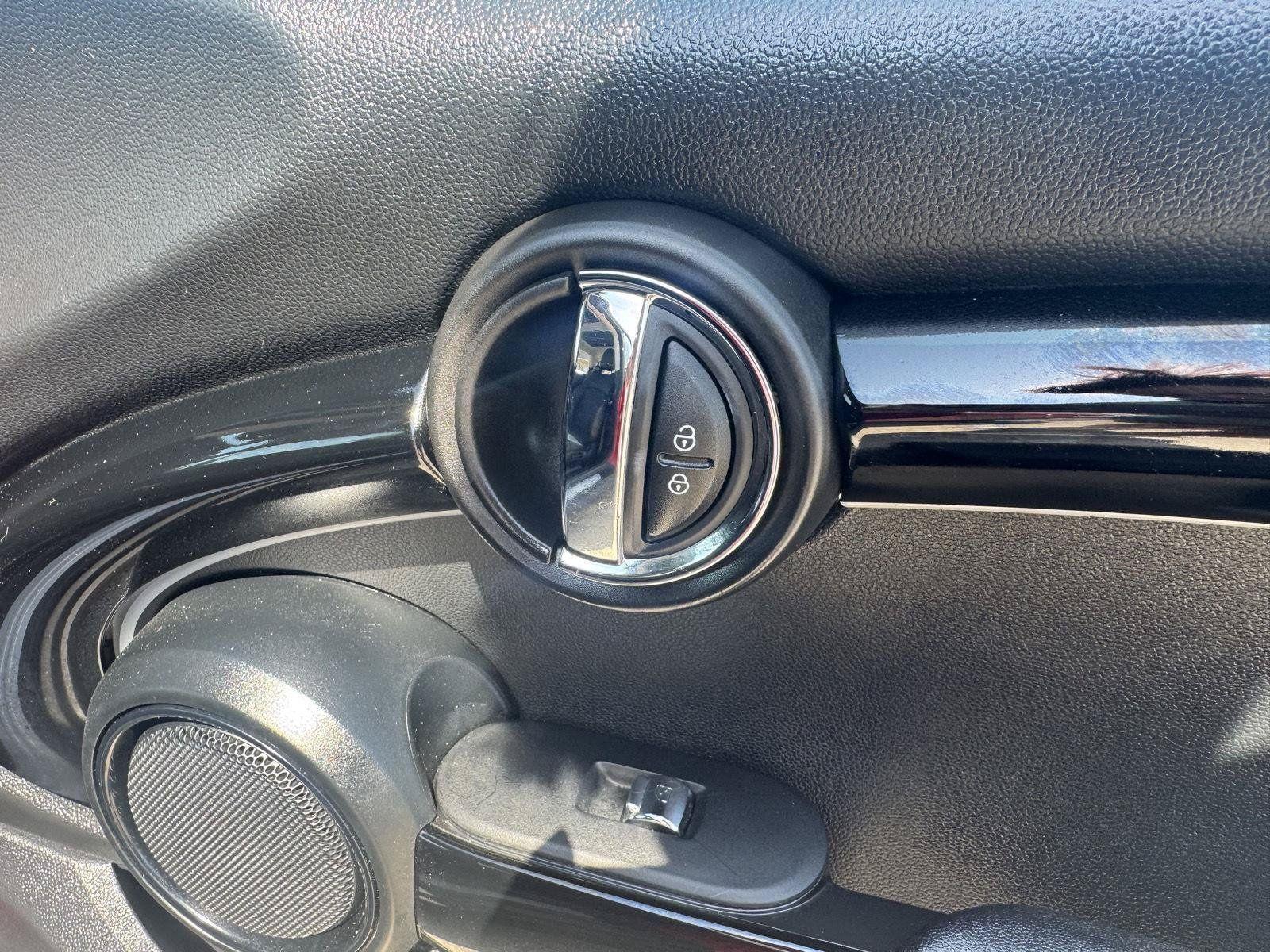 Used 2022 MINI Cooper SE w/ Driver Assistance Package FWD image 33