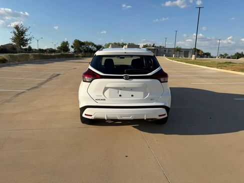 Used 2022 Nissan Kicks SV FWD image 5