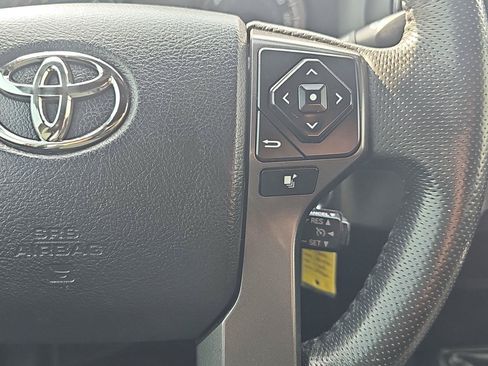 Used 2017 Toyota Tacoma TRD Sport AWD/4WD image 18