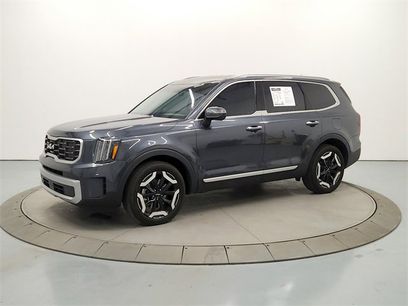 Used 2024 Kia Telluride S w/ S Sunroof Package