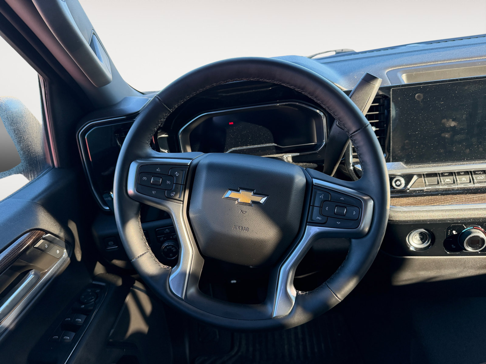Used 2024 Chevrolet Silverado 1500 LT AWD/4WD image 12
