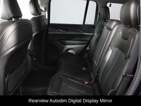 Used 2023 Jeep Grand Cherokee Limited w/ Luxury Tech Group II AWD/4WD image 16