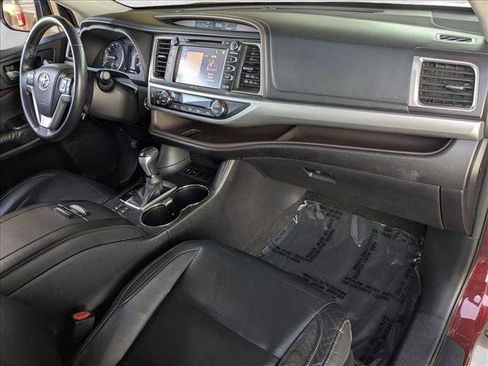 Used 2015 Toyota Highlander XLE image 25