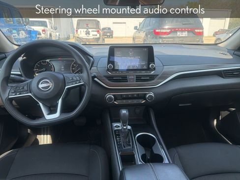Used 2024 Nissan Altima 2.5 SV image 8