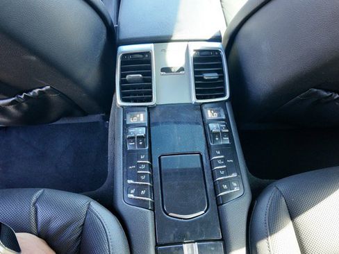 Used 2013 Porsche Panamera 4 image 9