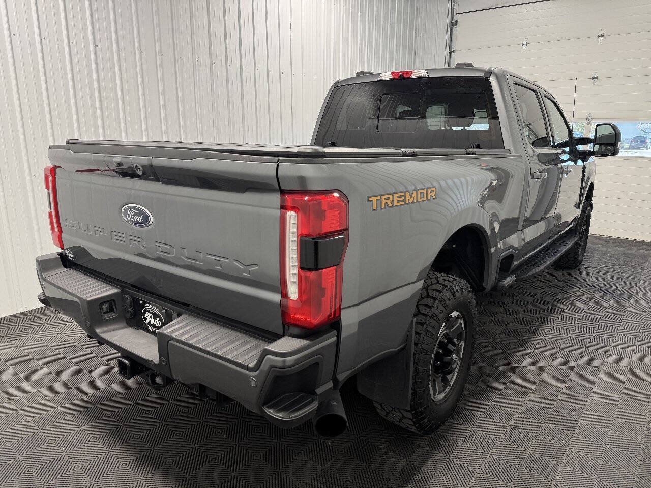 Used 2023 Ford F350 Lariat w/ Lariat Ultimate Package AWD/4WD image 3