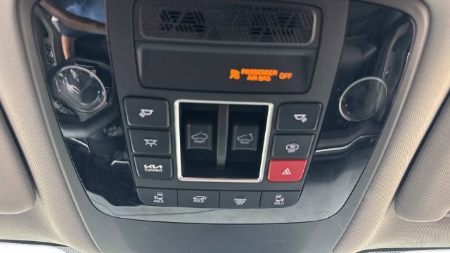 Used 2025 Kia Carnival SX FWD image 25