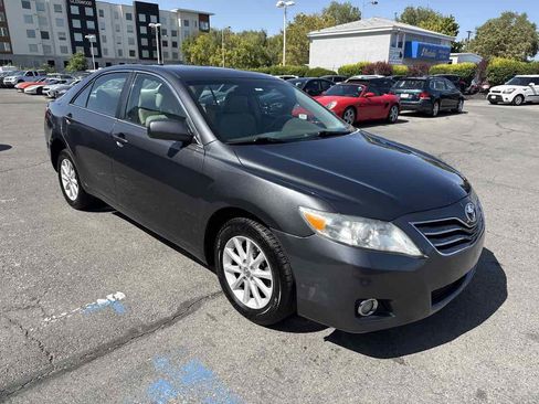 Used 2010 Toyota Camry XLE image 4