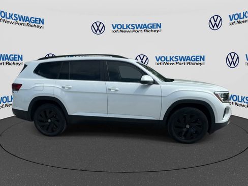 Certified 2026 Volkswagen Atlas SE FWD image 9
