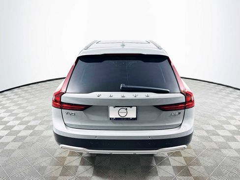 Used 2025 Volvo V90 B6 Cross Country Ultra w/ Climate Package image 6