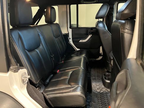 Used 2014 Jeep Wrangler Unlimited Rubicon w/ Dual Top Group AWD/4WD image 27
